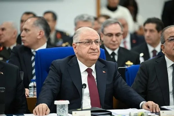 Bakan Güler'den net mesaj! 'Terör örgütü koşulsuz silahlarını teslim etmelidir'